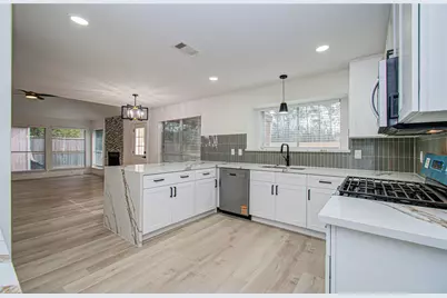 2211 S Mission Circle, Friendswood, TX 77546 - Photo 12