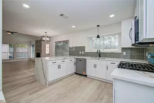 2211 S Mission Cir, Friendswood, TX 77546 - Photo 12