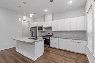 604 Thornton Oaks Ln, Houston, TX 77018 - Photo 2