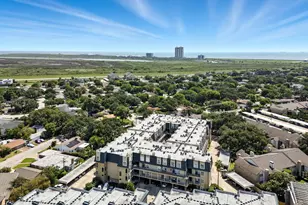 921 Marine Dr, Galveston, TX 77550 - Photo 18