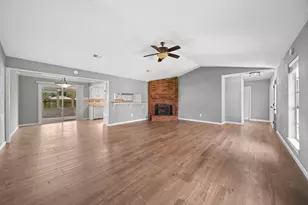 11024 San Jacinto Dr, La Porte, TX 77571 - Photo 4