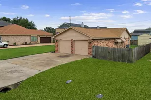 11024 San Jacinto Dr, La Porte, TX 77571 - Photo 14