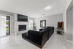 6815 Inwood W Dr, Houston, TX 77088 - Photo 6