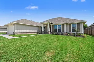 724 Greystone Ln, Angleton, TX 77515 - Photo 2