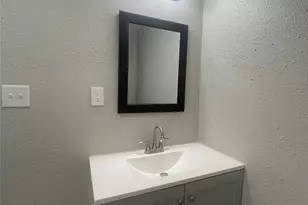 618 W Peach St, Angleton, TX 77515 - Photo 14