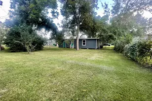 618 W Peach St, Angleton, TX 77515 - Photo 18