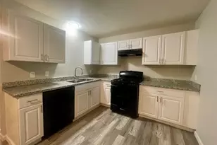 618 W Peach St, Angleton, TX 77515 - Photo 4