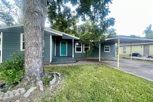 618 W Peach St, Angleton, TX 77515 - Photo 2
