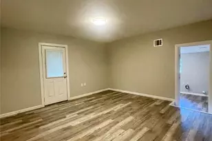 618 W Peach St, Angleton, TX 77515 - Photo 6