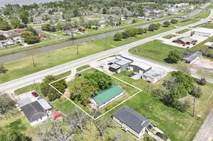 810 Miller, Anahuac, TX 77514 - Photo 26