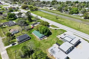 810 Miller, Anahuac, TX 77514 - Photo 22