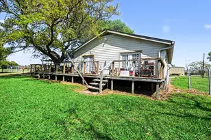 810 Miller, Anahuac, TX 77514 - Photo 8