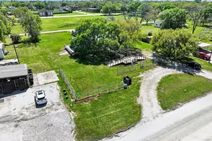 810 Miller, Anahuac, TX 77514 - Photo 24