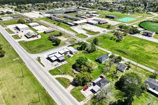 810 Miller, Anahuac, TX 77514 - Photo 20