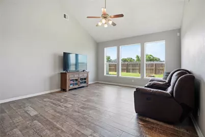 9114 Creekside Court, Hitchcock, TX 77563 - Photo 6