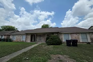 12738 Shannon Hills Dr, Houston, TX 77099 - Photo 2