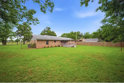 415 W Decherd Street, Franklin, TX 77856 - Photo 22
