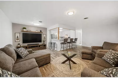 415 W Decherd Street, Franklin, TX 77856 - Photo 4