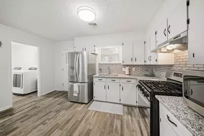 415 W Decherd Street, Franklin, TX 77856 - Photo 8