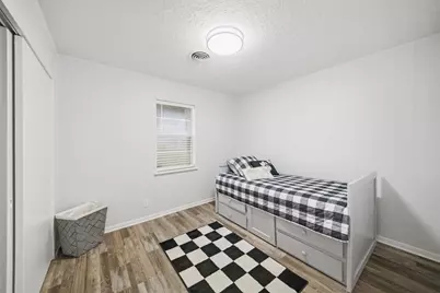 415 W Decherd Street, Franklin, TX 77856 - Photo 14