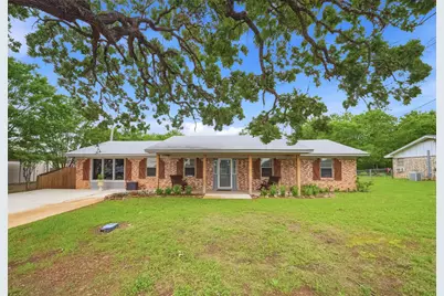 415 W Decherd Street, Franklin, TX 77856 - Photo 1