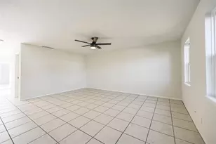 37 San Jacinto Dr, Galveston, TX 77550 - Photo 6