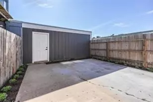 37 San Jacinto Dr, Galveston, TX 77550 - Photo 12