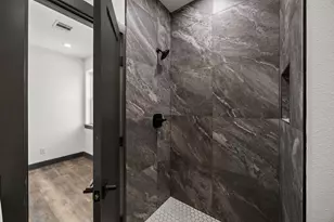 7818 Hanfro Ln, Houston, TX 77088 - Photo 30