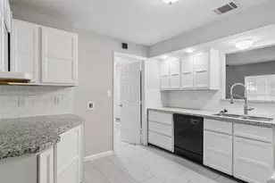 519 Oldcastle St, Houston, TX 77013 - Photo 12