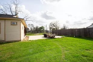 1245 4th St, Hempstead, TX 77445 - Photo 24