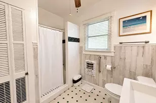 1012 W Adoue St, Alvin, TX 77511 - Photo 16