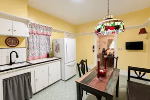 1012 W Adoue St, Alvin, TX 77511 - Photo 8