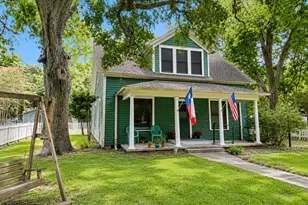 1012 W Adoue St, Alvin, TX 77511 - Photo 26