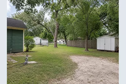 1012 W Adoue Street, Alvin, TX 77511 - Photo 32