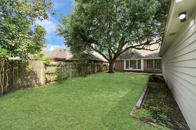 7130 Glenwood Drive, Sugar Land, TX 77479 - Photo 4