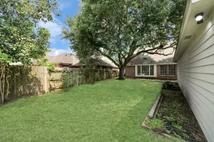 7130 Glenwood Dr, Sugar Land, TX 77479 - Photo 4