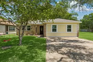 425 S Brownell St, La Porte, TX 77571 - Photo 1