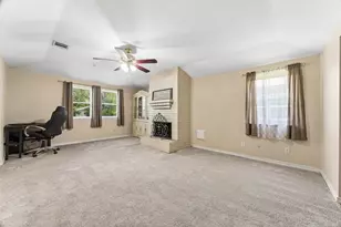 425 S Brownell St, La Porte, TX 77571 - Photo 4