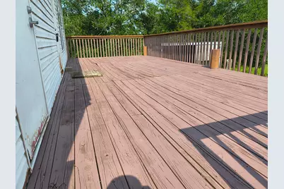 613 Troy Street, Anahuac, TX 77514 - Photo 2