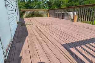 613 Troy St, Anahuac, TX 77514 - Photo 2