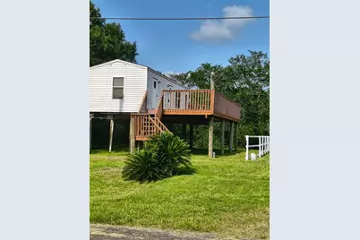 613 Troy Street, Anahuac, TX 77514 - Photo 1