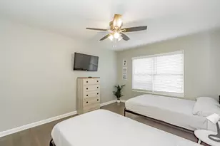 1102 45th St, Galveston, TX 77550 - Photo 26