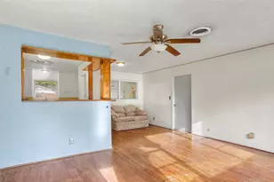 1737 S Park Dr, Alvin, TX 77511 - Photo 4