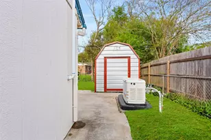 1737 S Park Dr, Alvin, TX 77511 - Photo 24