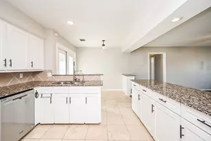 6555 Grovewood Ln, Houston, TX 77008 - Photo 12