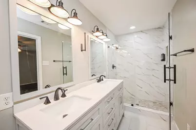 6555 Grovewood Lane, Houston, TX 77008 - Photo 16