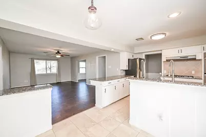 6555 Grovewood Lane, Houston, TX 77008 - Photo 10