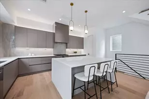 729 W 21st St, Houston, TX 77008 - Photo 16