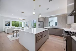 729 W 21st St, Houston, TX 77008 - Photo 14