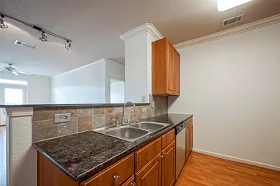1711 Old Spanish Trail #303, Houston, TX 77054 - Photo 12